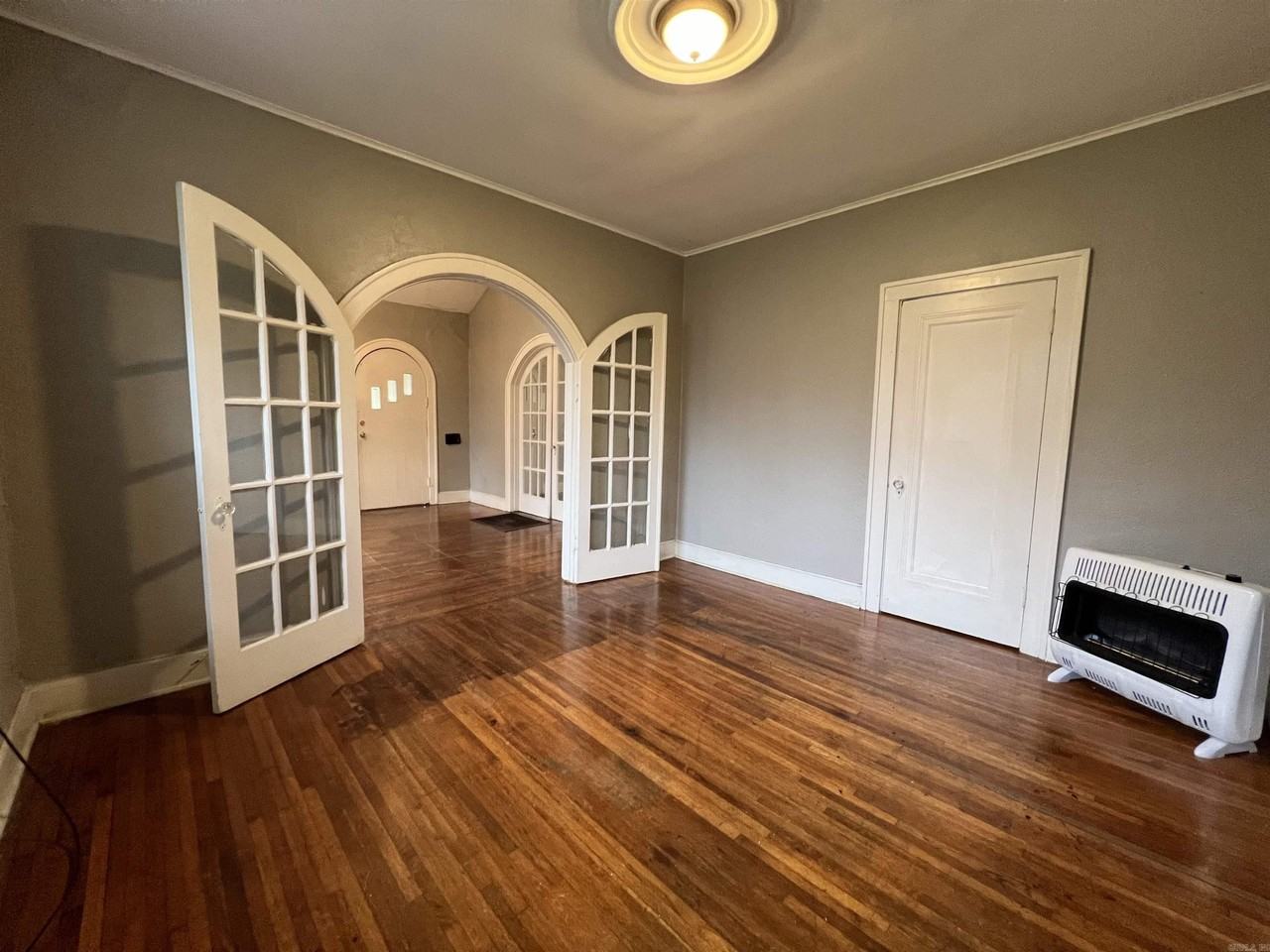 3224 W 11th St - Photo 5 of 11