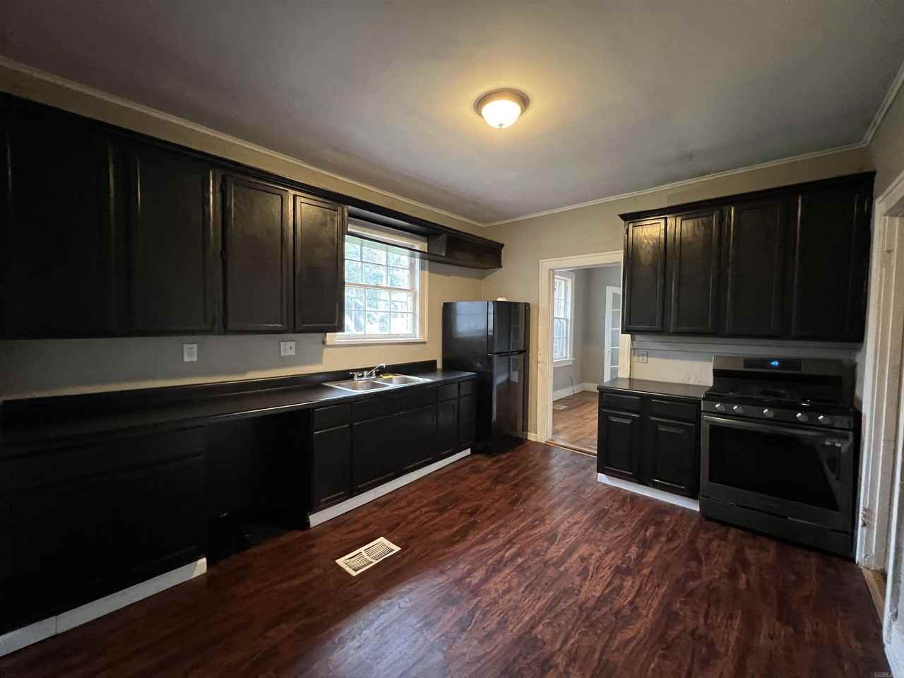 3224 W 11th St - Photo 6 of 11