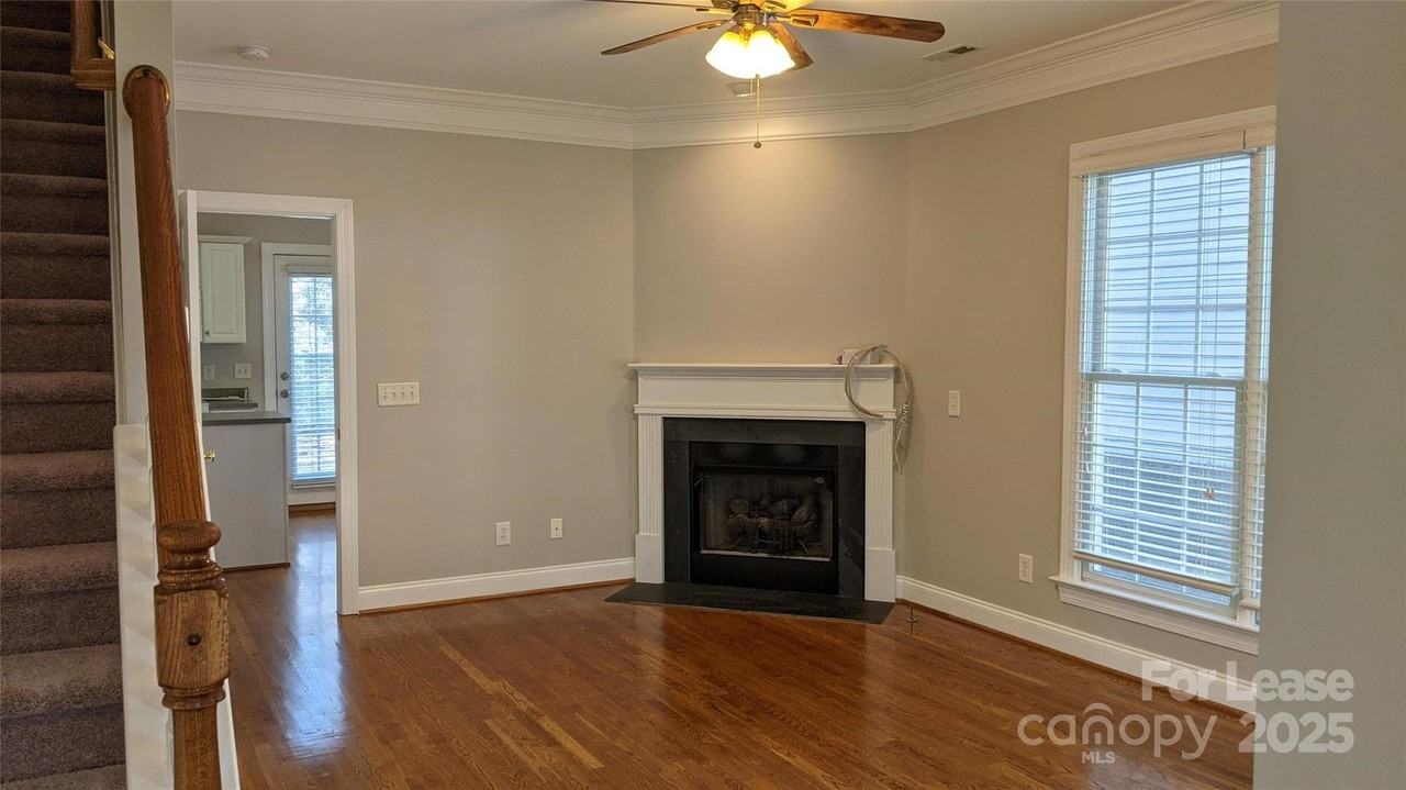 16007 Kelly Park Cir - Photo 3 of 28
