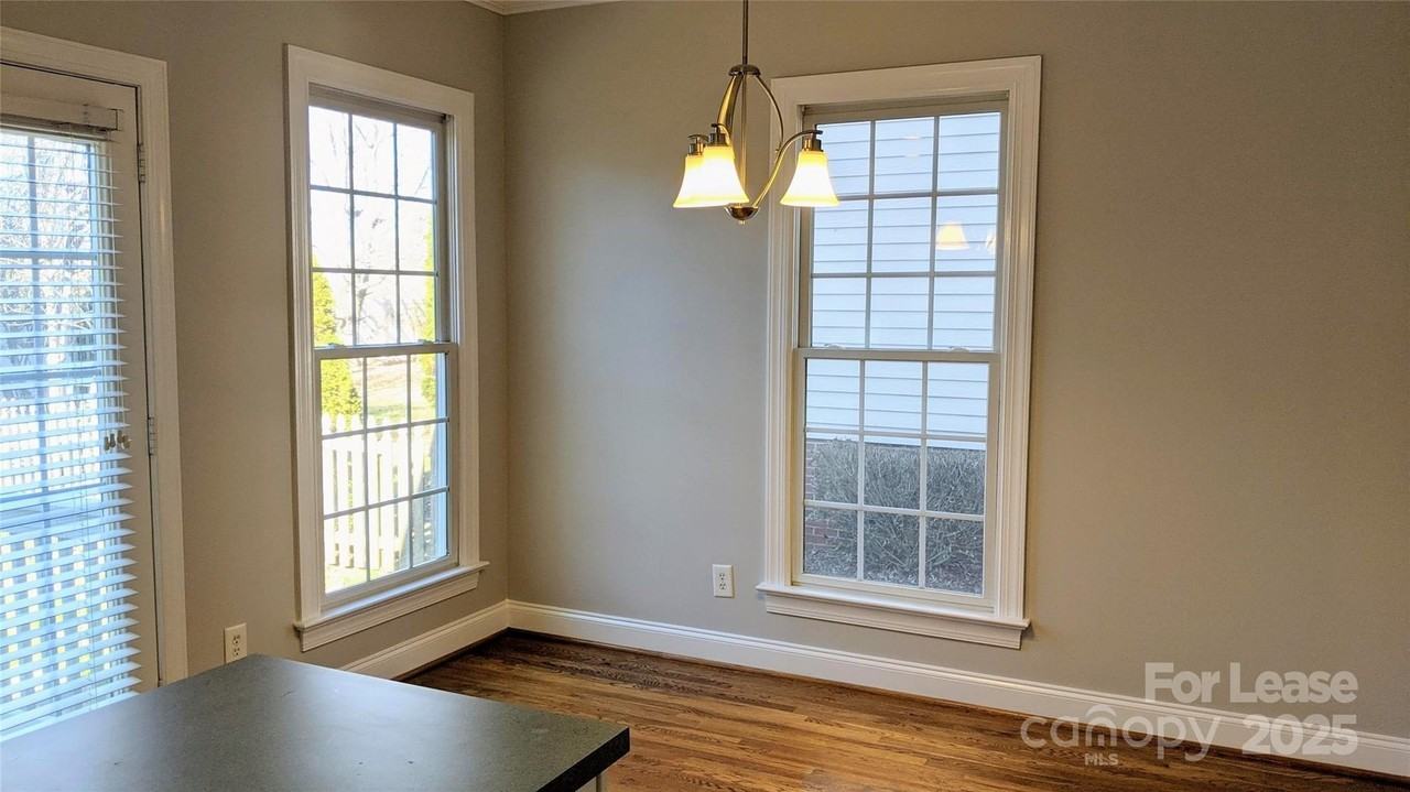 16007 Kelly Park Cir - Photo 7 of 28