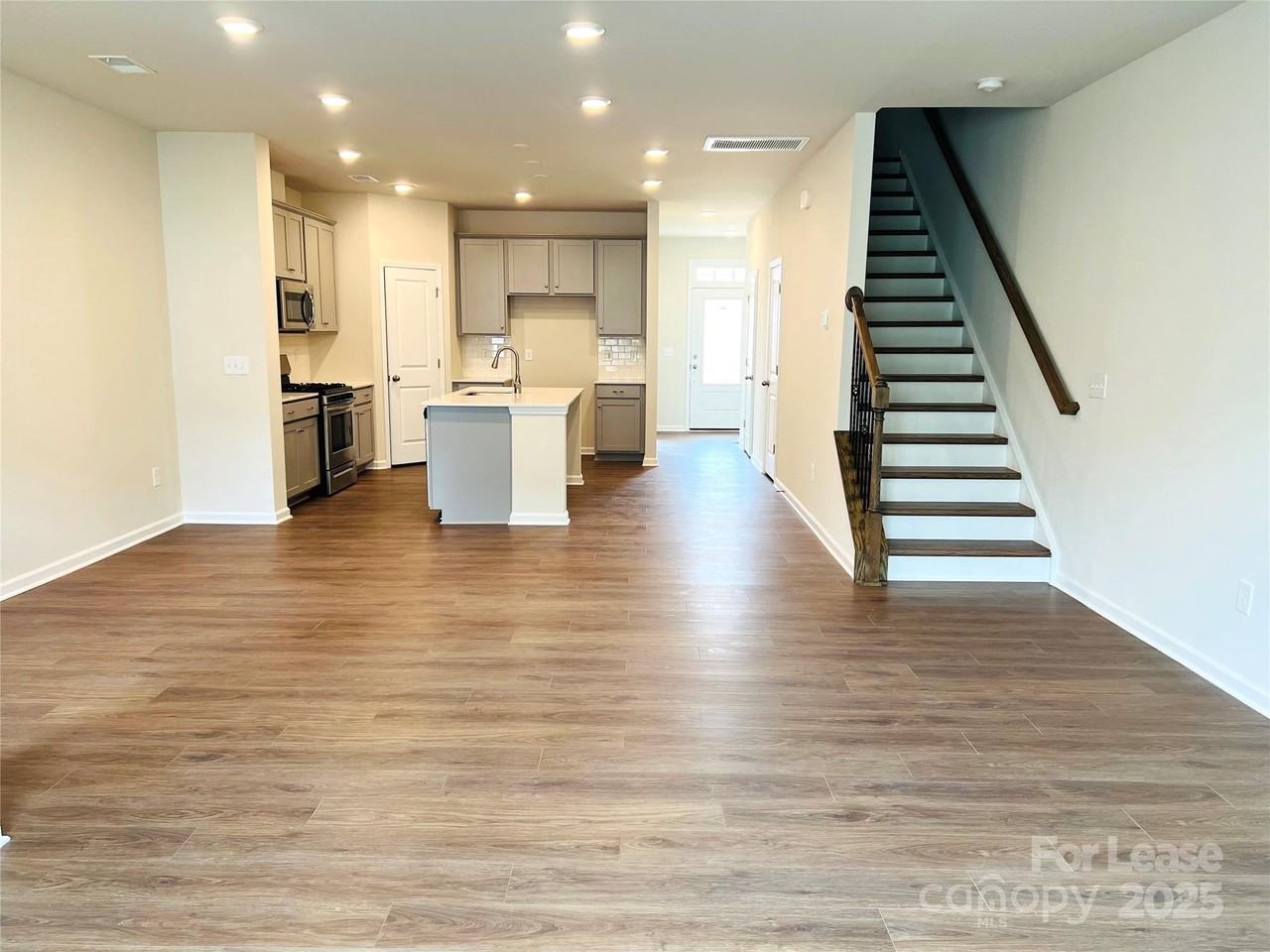 15753 Country House St - Photo 2 of 8