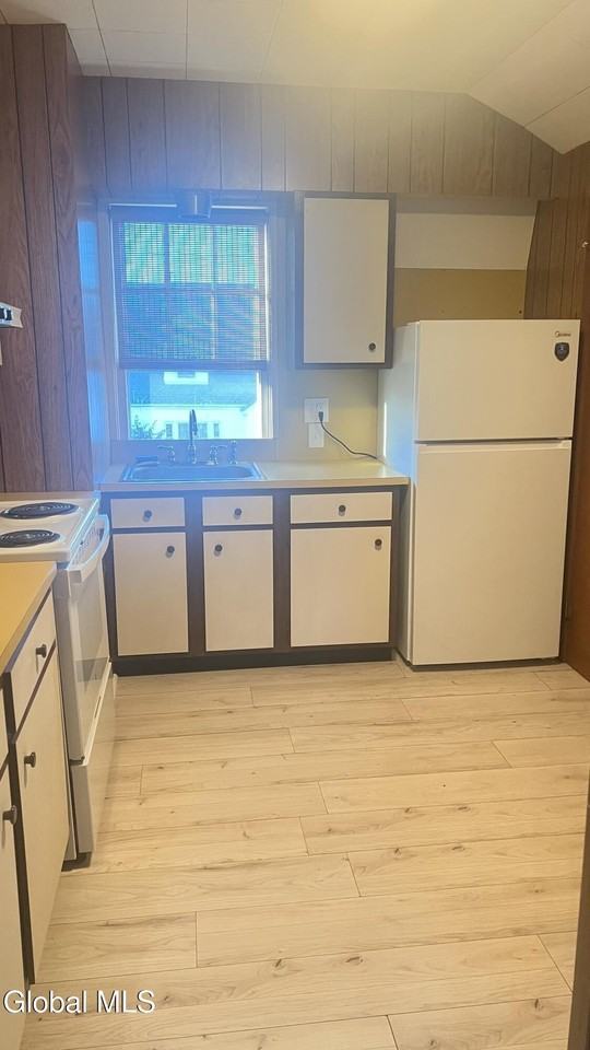 1058 Washington Ave Unit 2 #2 - Photo 5 of 14