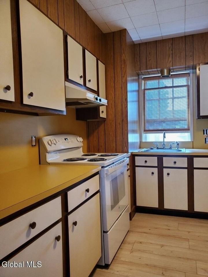 1058 Washington Ave Unit 2 #2 - Photo 6 of 14