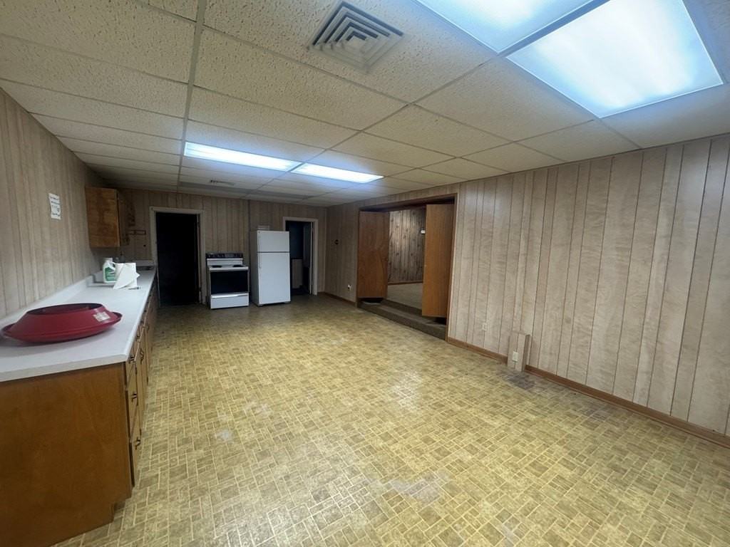 107 West Burdeshaw Street - Photo 4 of 7