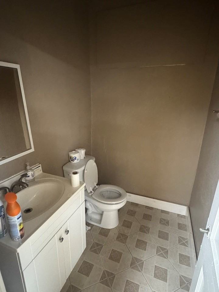 107 West Burdeshaw Street - Photo 5 of 7