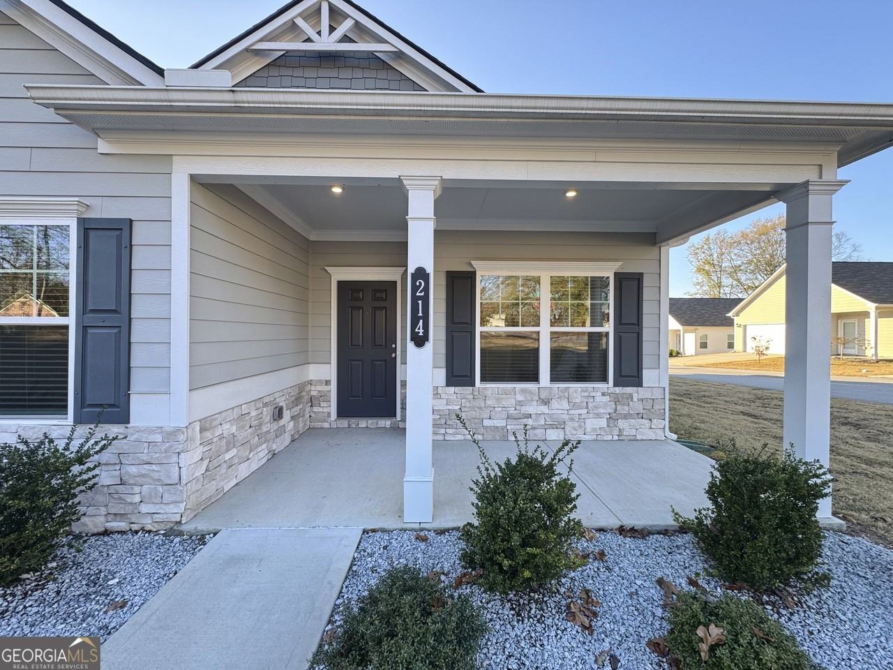 214 N Dogwood St - Photo 3 of 29