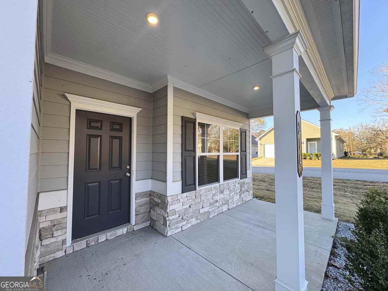 214 N Dogwood St - Photo 4 of 29