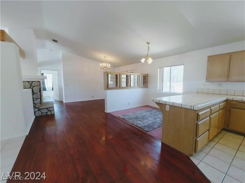 5610 Bridger St - Photo 3 of 41