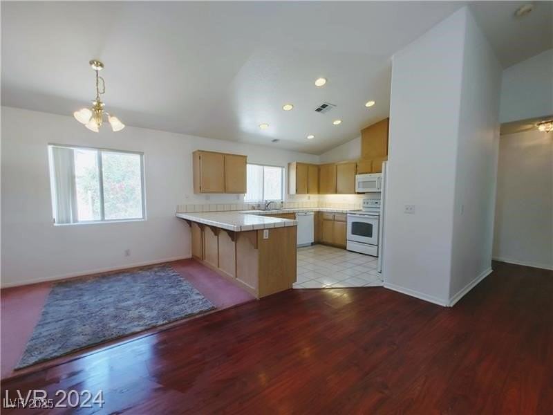 5610 Bridger St - Photo 7 of 41