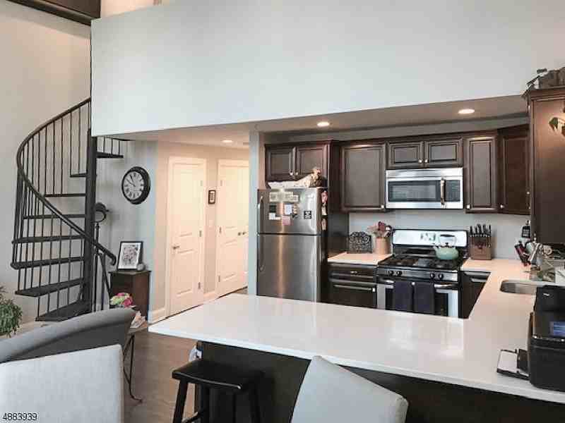 10 Ford Ave #115 - Photo 5 of 10