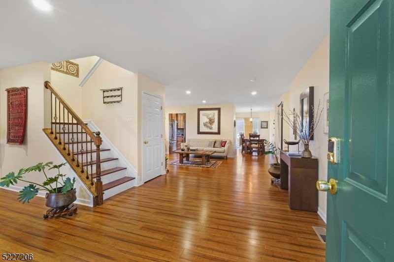 70 Alvin Sloan Ave - Photo 2 of 33