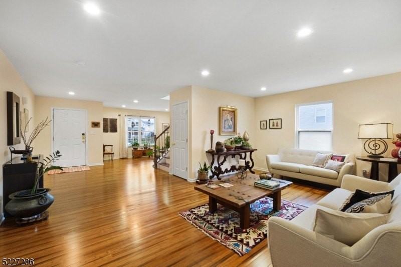 70 Alvin Sloan Ave - Photo 4 of 33