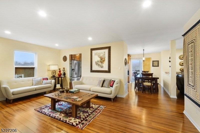 70 Alvin Sloan Ave - Photo 5 of 33