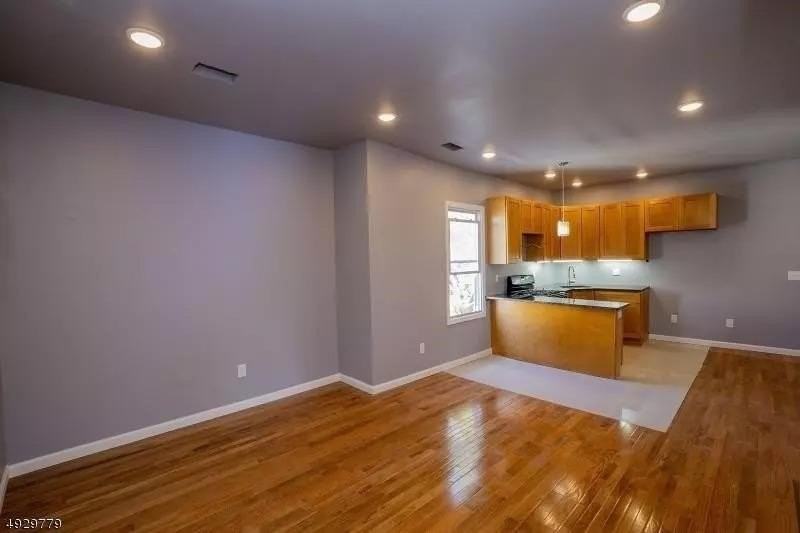 399 E 28th St - Photo 3 of 11