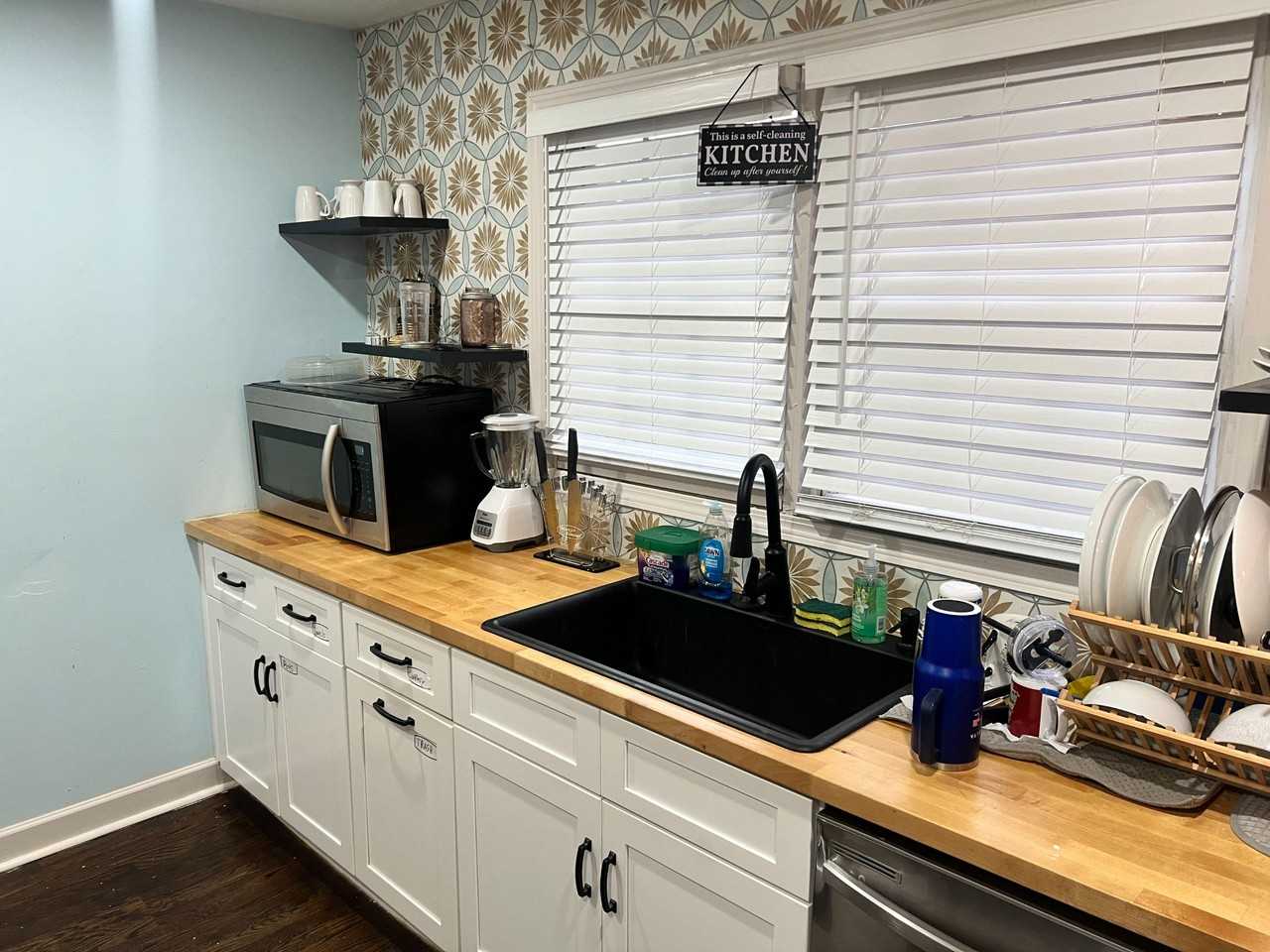 Brooks Avenue Southwest - Photo 4 of 12