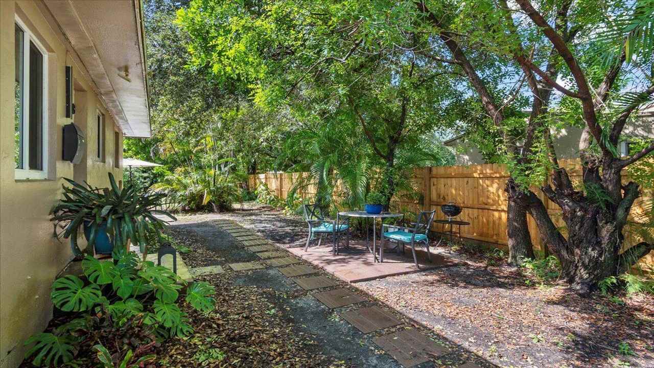 Ne 35th St - Photo 7 of 11