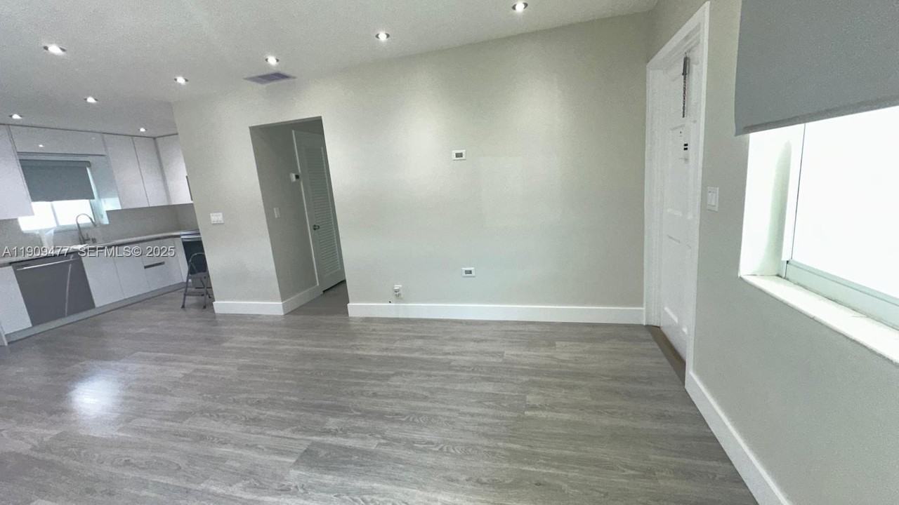 2312 2312 W Van Buren St #1 - Photo 5 of 22