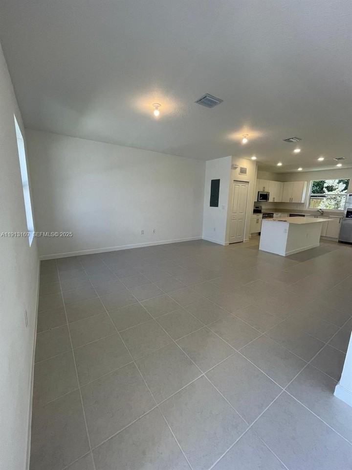 1076 Southwest 2nd Street #1076 - Photo 3 of 32