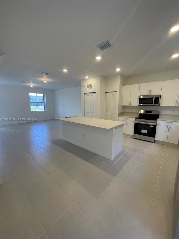 1066 Southwest 2nd Street #1066 - Photo 6 of 31