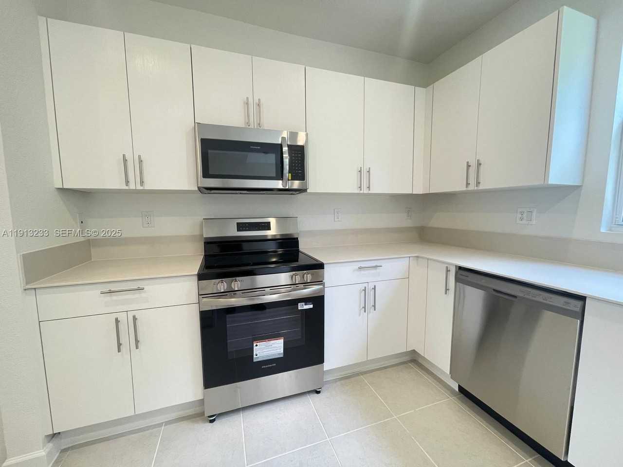 1066 Southwest 2nd Street #1066 - Photo 7 of 31