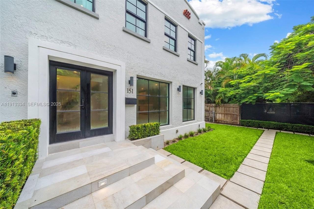 151 Ne 43rd St - Photo 7 of 50