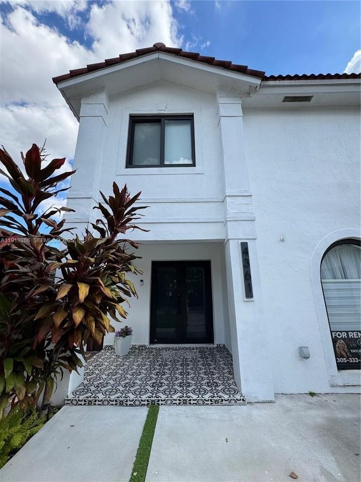 4361 Sw 147th Ct - Photo 3 of 34