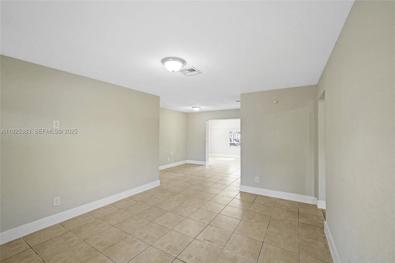 1777 Nw 34th Ave - Photo 7 of 50