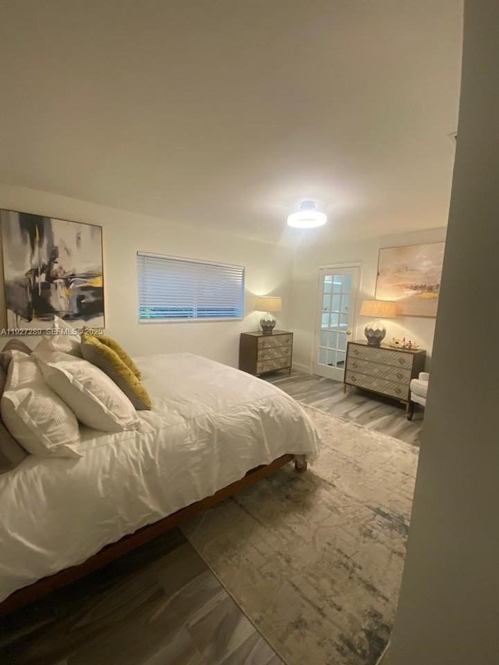 1641 Nw 9th St - Photo 3 of 11