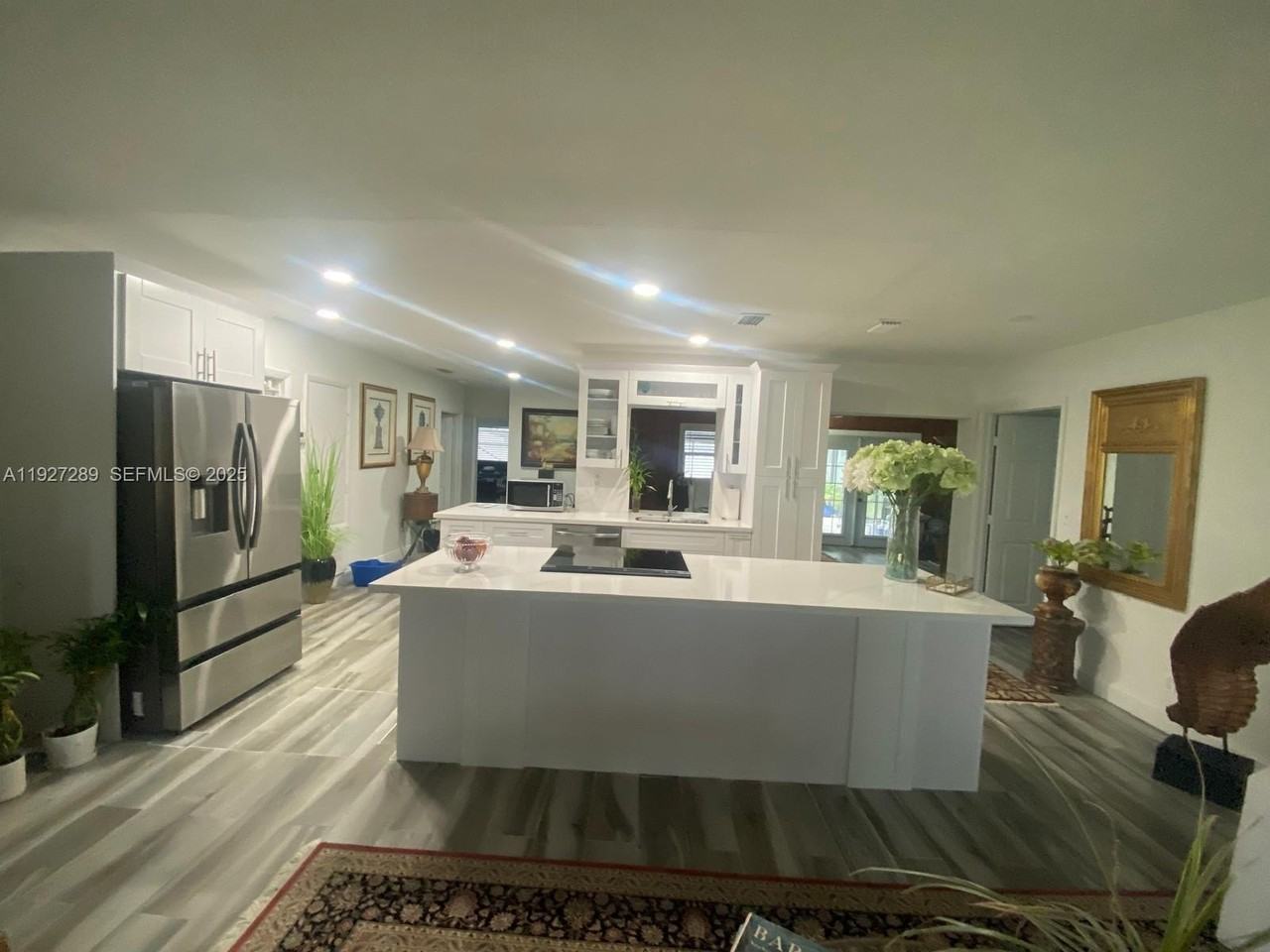 1641 Nw 9th St - Photo 6 of 11