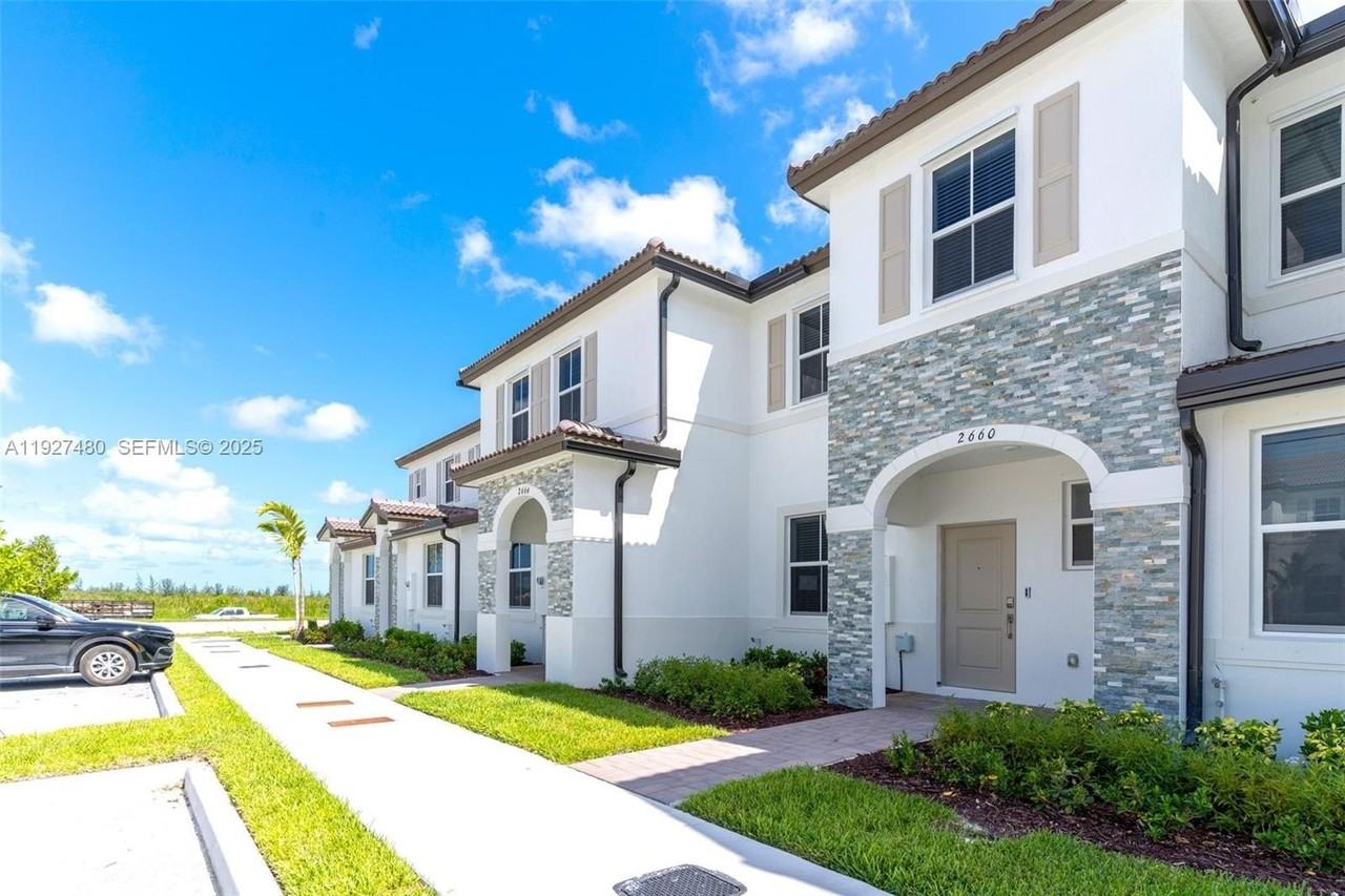 Southeast 28th Street - Photo 2 of 44