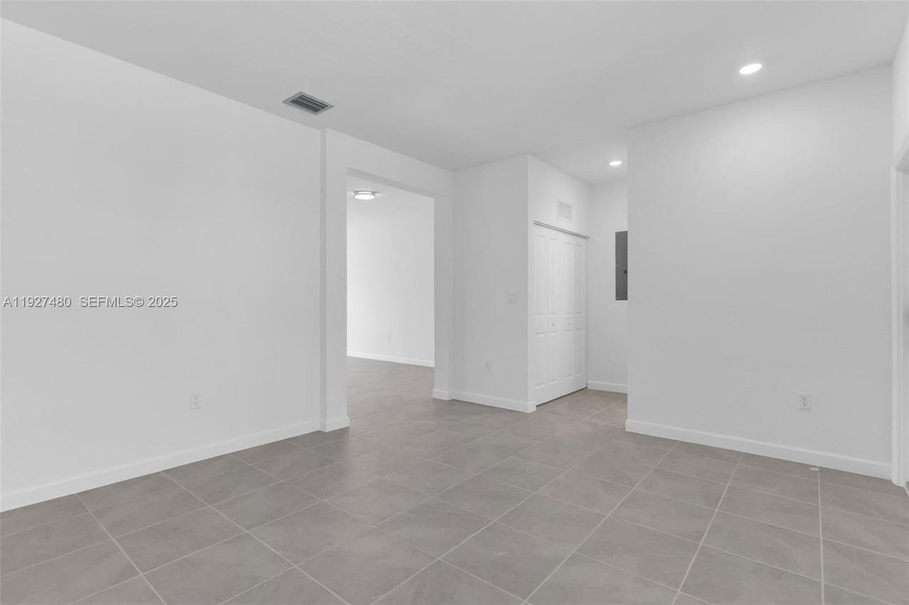 Southeast 28th Street - Photo 5 of 44