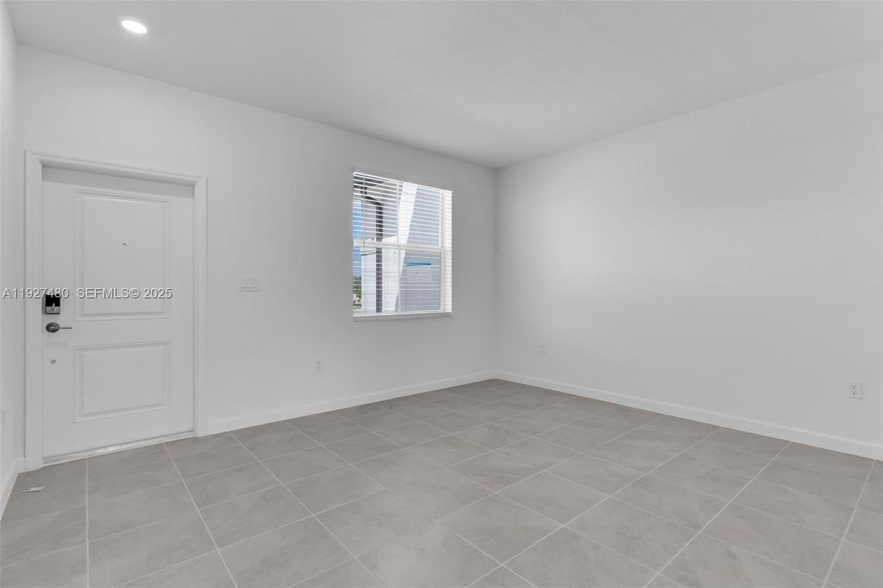 Southeast 28th Street - Photo 6 of 44