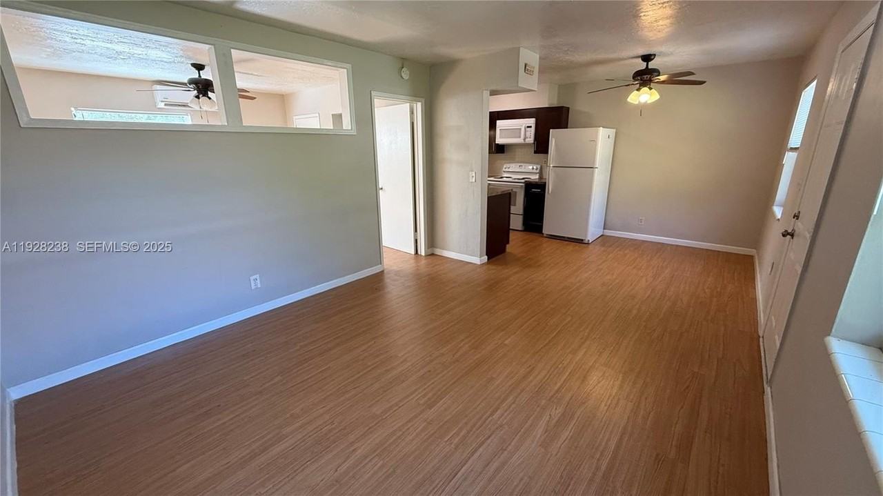 1310 Northeast 14th Avenue #2 - Photo 2 of 13