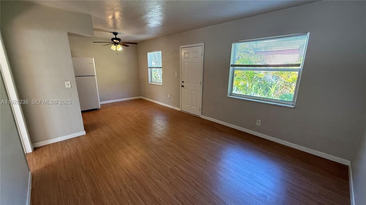 1310 Northeast 14th Avenue #2 - Photo 5 of 13