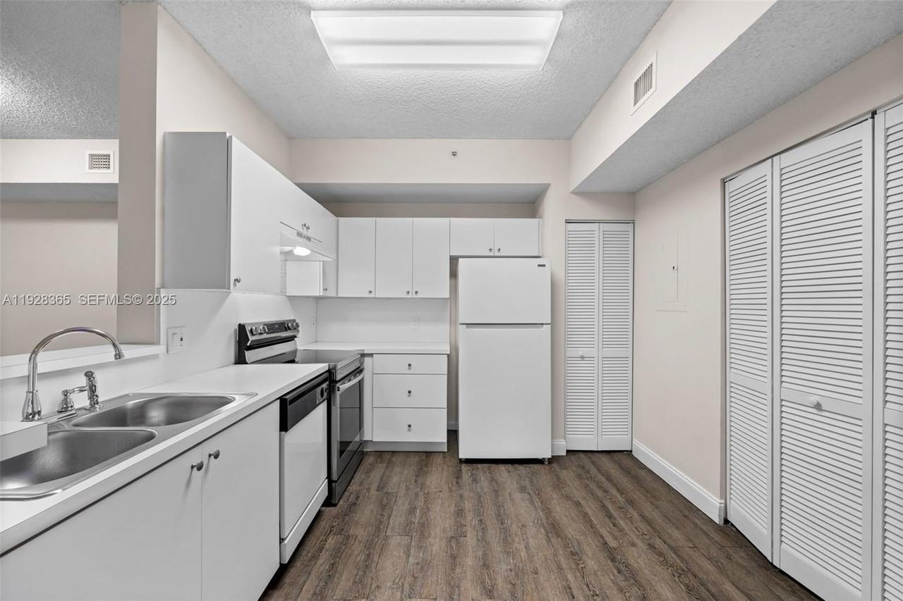 6976 Sw 39th St #G102 - Photo 6 of 21