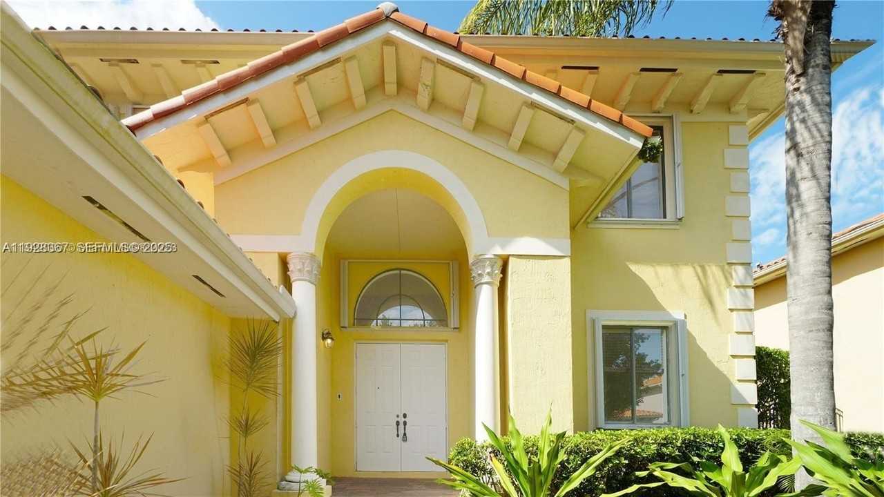 7507 Sw 189th St #7507 - Photo 3 of 28