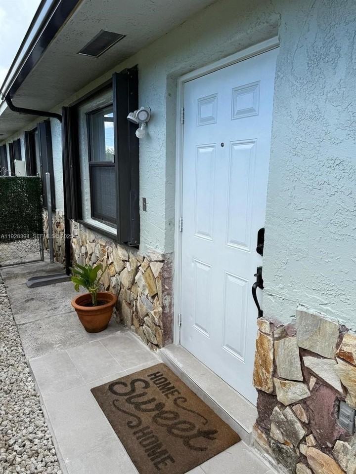 208 7th Street #1-2 - Photo 3 of 15