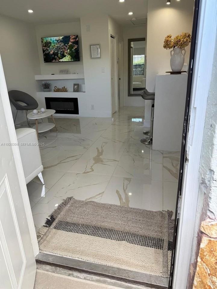 208 7th Street #1-2 - Photo 4 of 15