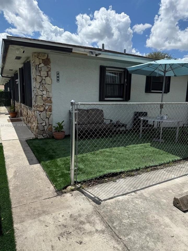 208 7th Street #1-2 - Photo 5 of 15