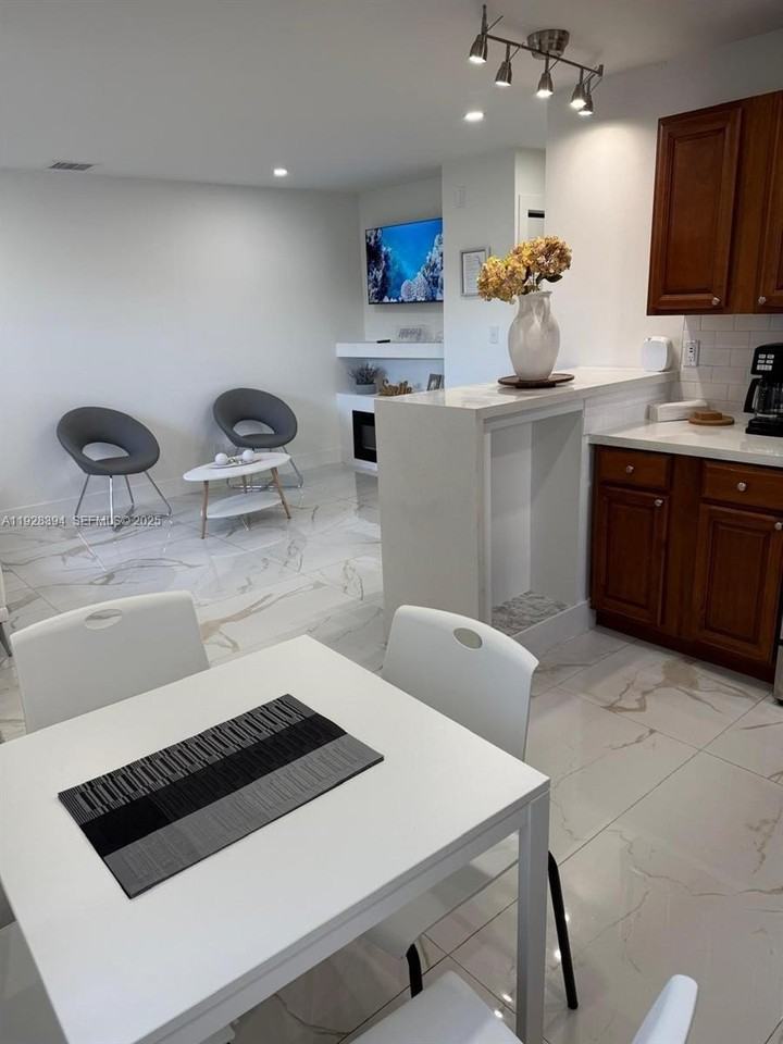 208 7th Street #1-2 - Photo 7 of 15