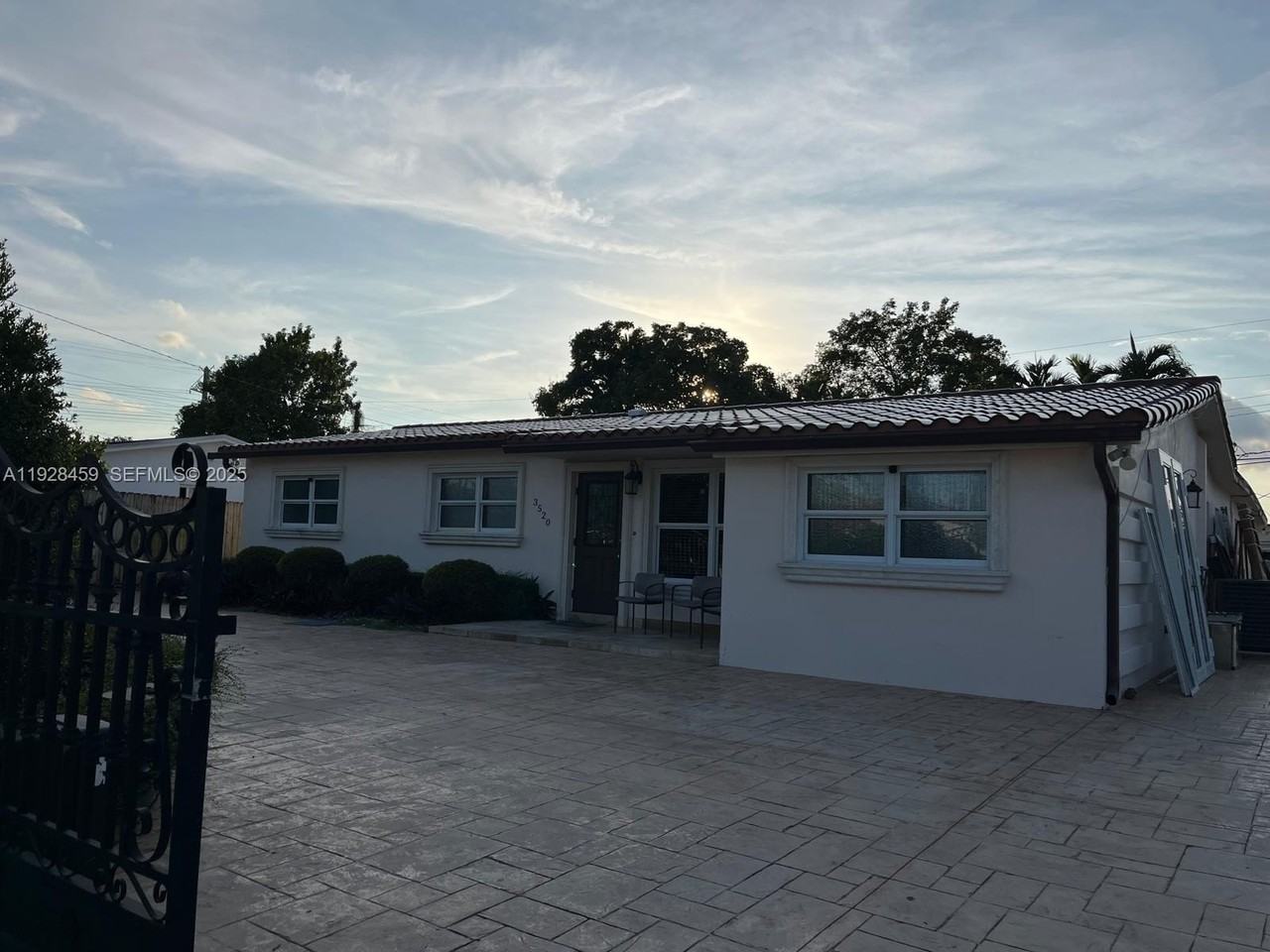 3520 Sw 104th Ave - Photo 3 of 38