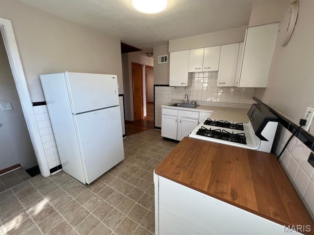 1509 Collins Avenue - Photo 2 of 12