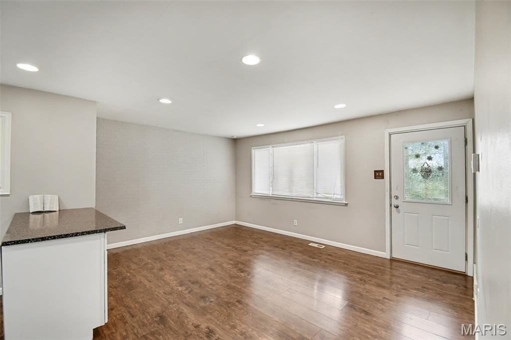 1040 Bluefield Dr - Photo 2 of 10