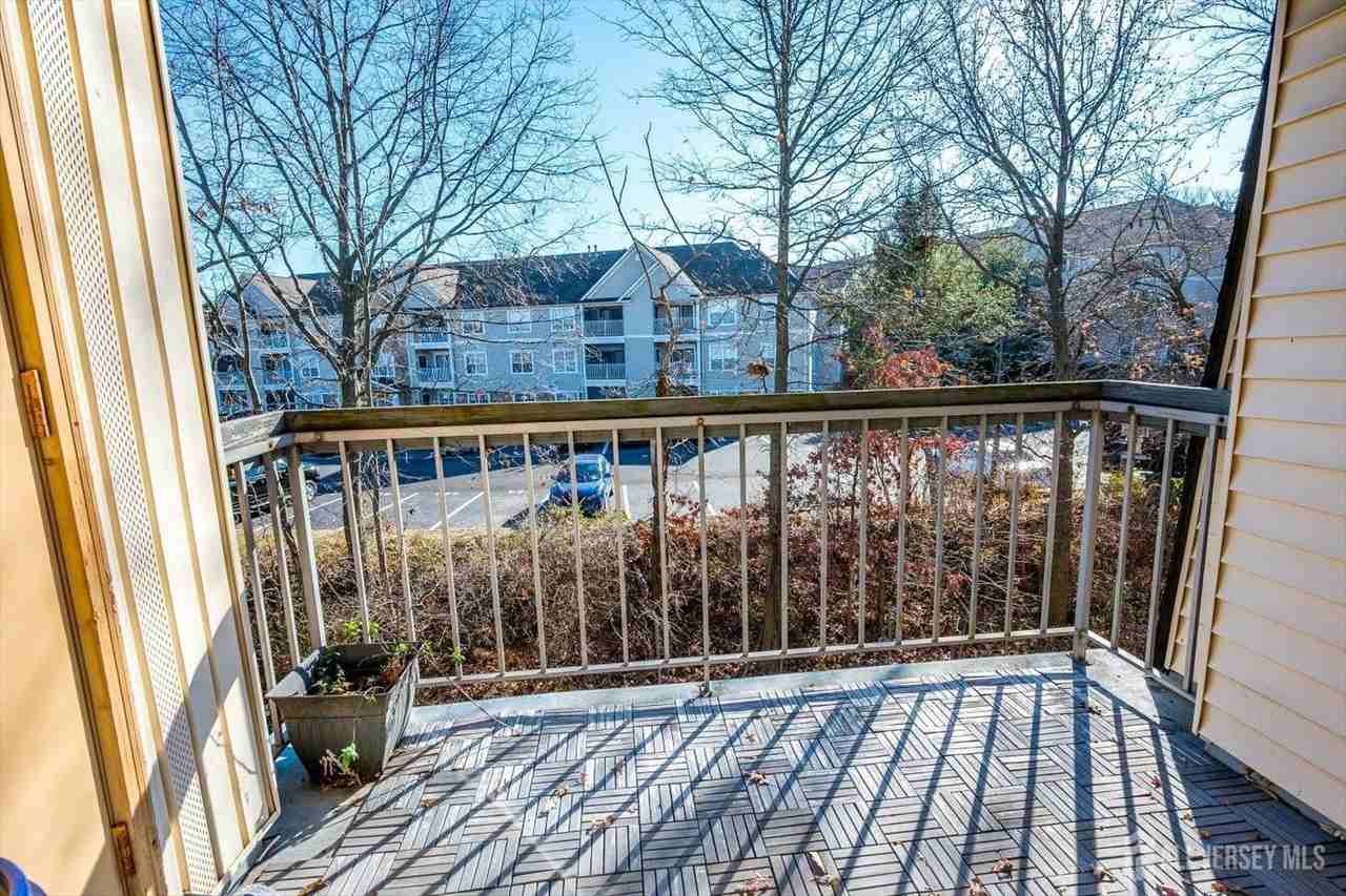 1512 Green Hollow Dr - Photo 2 of 19