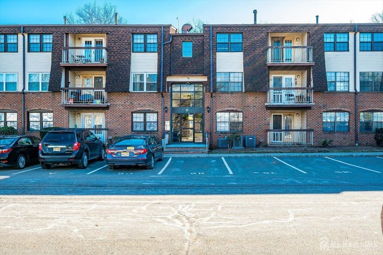 1512 Green Hollow Dr - Photo 3 of 19