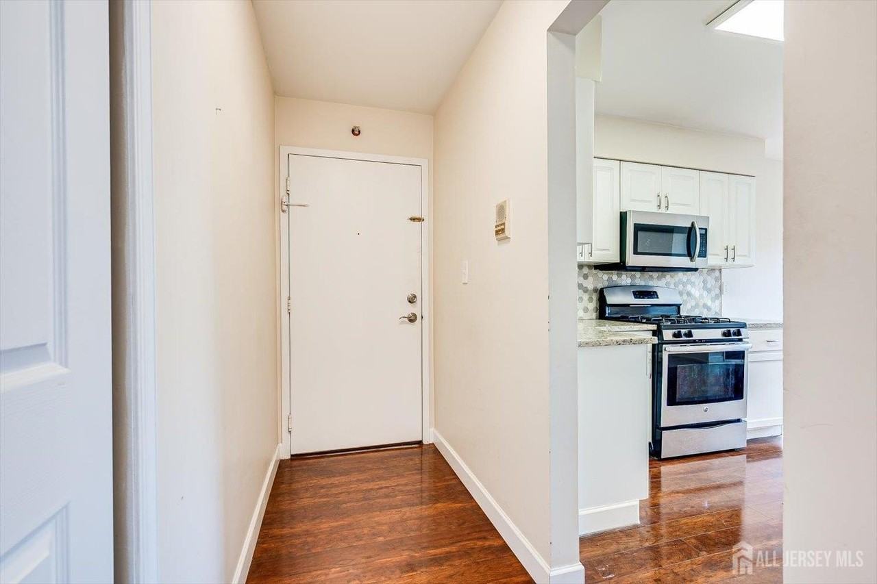 1512 Green Hollow Dr - Photo 4 of 19