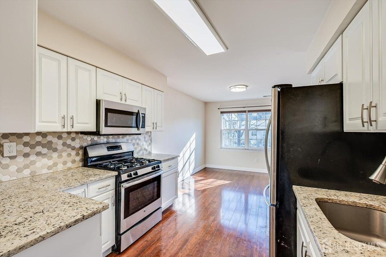 1512 Green Hollow Dr - Photo 5 of 19