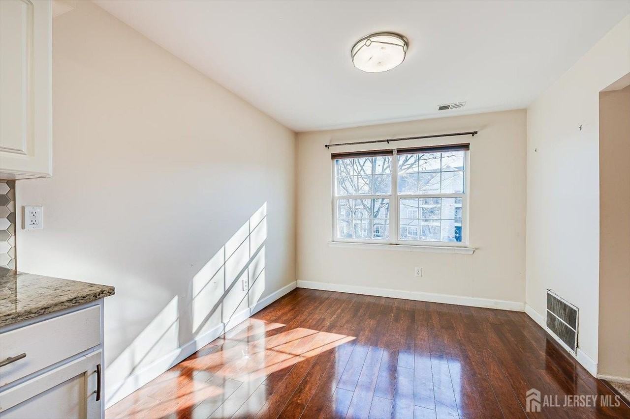 1512 Green Hollow Dr - Photo 7 of 19