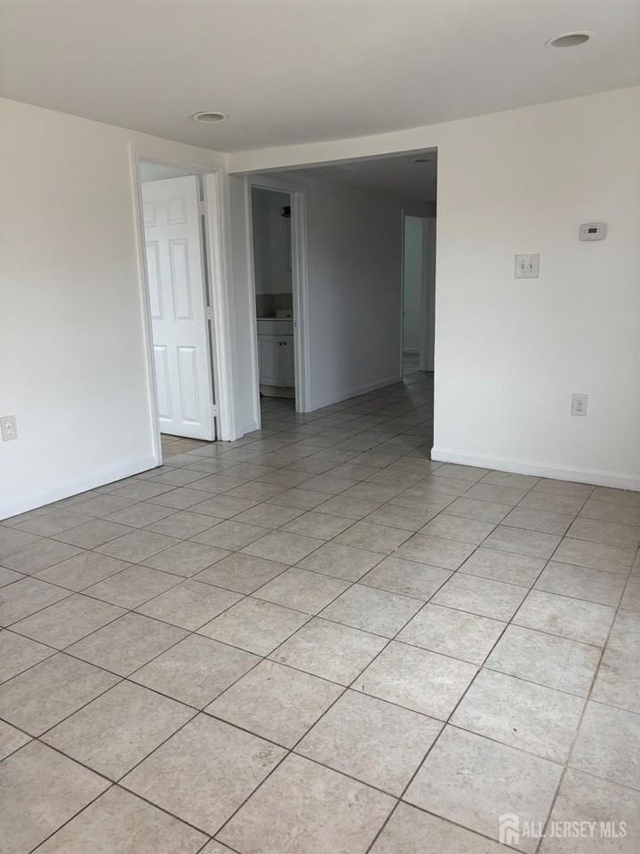 84 Washington St #4 - Photo 2 of 3