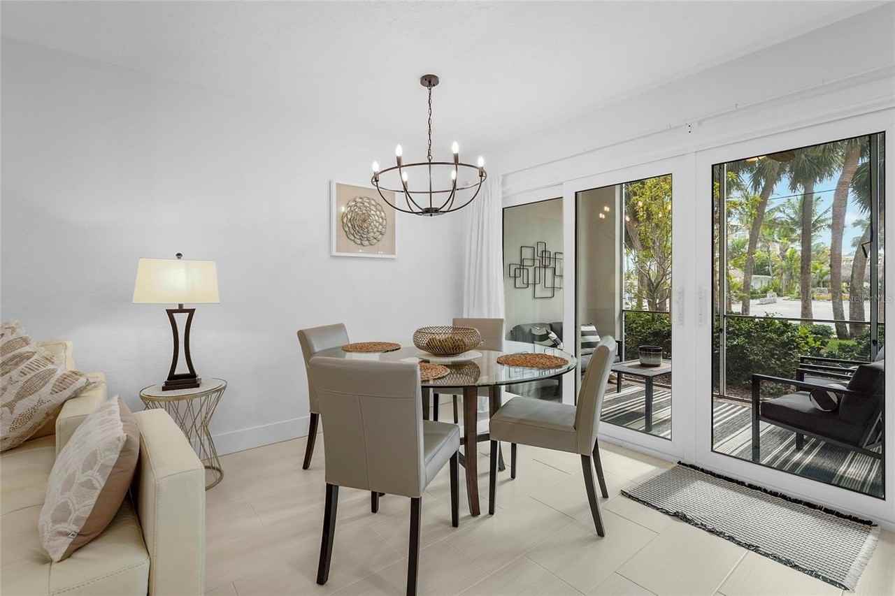 137 Avenida Messina #2 - Photo 6 of 50